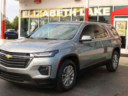 Used 2023 Chevrolet Traverse LT FWD image 1