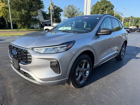 Used 2024 Ford Escape ST-Line w/ Tech Pack #1 AWD/4WD image 3