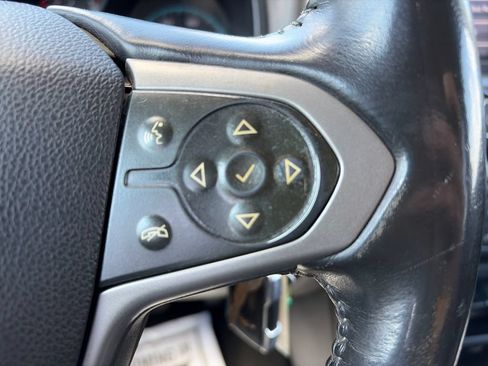 Used 2018 Chevrolet Colorado Z71 AWD/4WD image 12