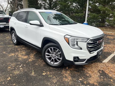 Used 2023 GMC Terrain SLT image 2
