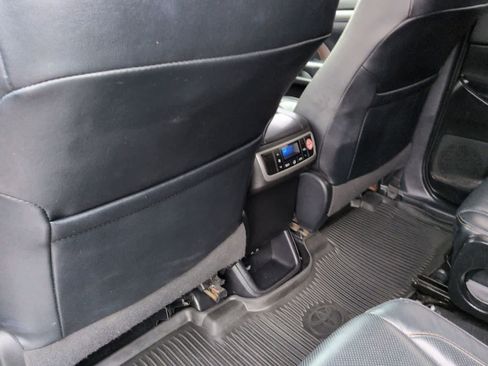 Used 2019 Toyota Highlander Limited image 18