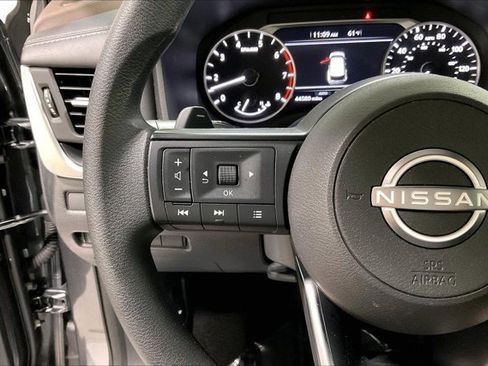 Used 2023 Nissan Rogue S image 18