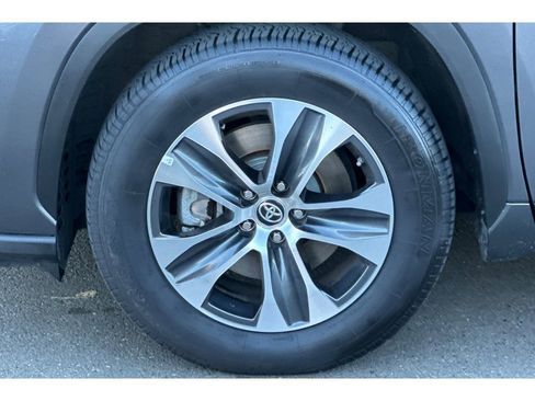 Used 2023 Toyota Highlander XLE FWD image 26