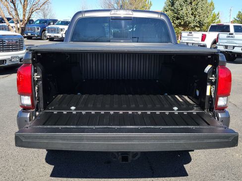 Used 2018 Toyota Tacoma TRD Off-Road w/ Technology Package image 14