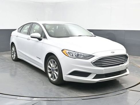 Used 2017 Ford Fusion SE FWD image 2