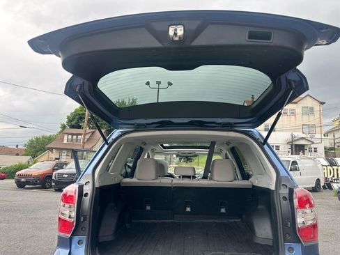 Used 2015 Subaru Forester 2.5i Premium w/ All-Weather Package AWD/4WD image 19