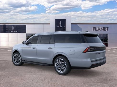 New 2026 Lincoln Navigator L Premier AWD/4WD image 4