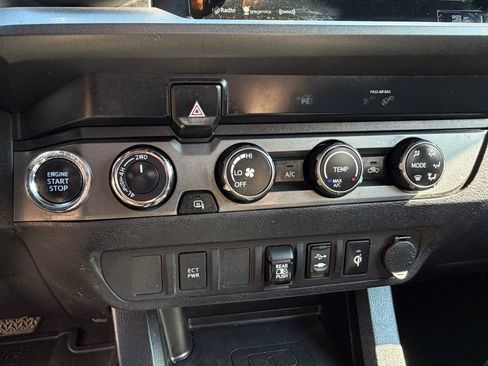 Used 2019 Toyota Tacoma TRD Sport image 25