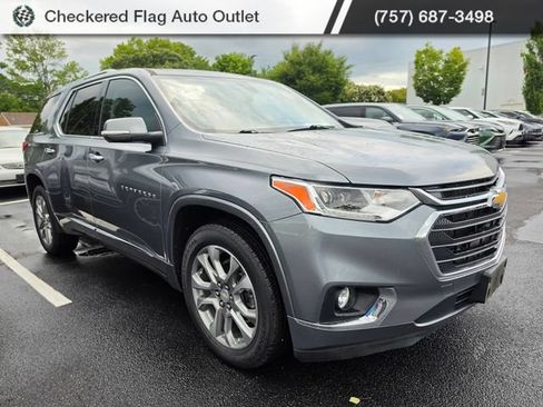 Used 2021 Chevrolet Traverse Premier FWD image 3