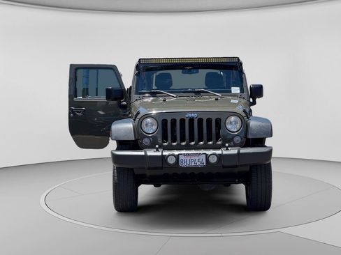 Used 2016 Jeep Wrangler Unlimited Rubicon w/ Connectivity Group AWD/4WD image 29