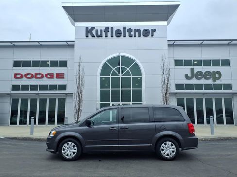 Used 2017 Dodge Grand Caravan SE w/ Power Window Group FWD image 1