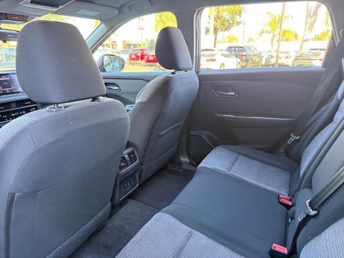 Used 2023 Nissan Rogue SV image 16