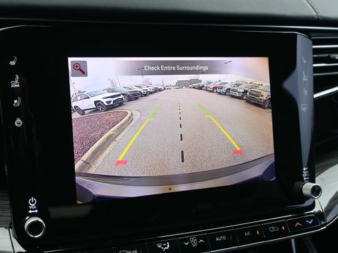 Used 2022 Jeep Wagoneer Series III w/ Premium Group I image 17