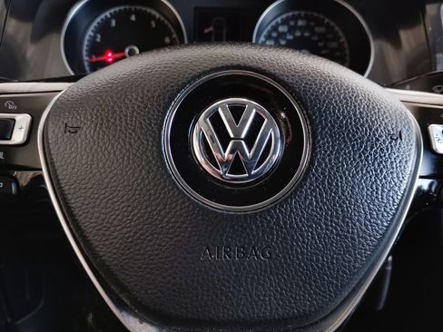 Used 2018 Volkswagen Golf S FWD image 24