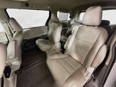 Used 2017 Toyota Sienna XLE Premium FWD image 22