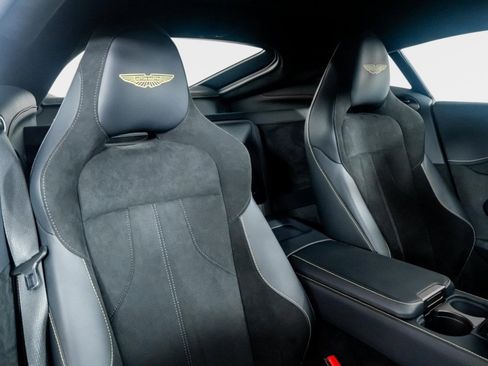 Used 2025 Aston Martin V8 Vantage Coupe image 30