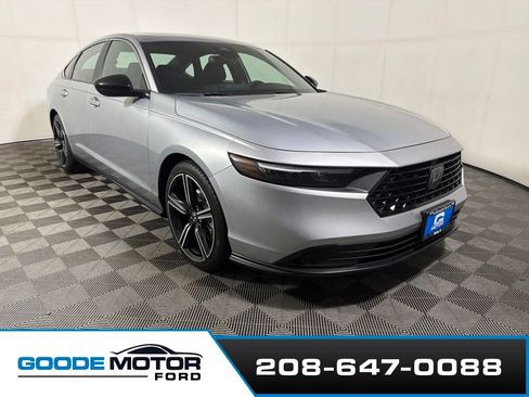 Used 2024 Honda Accord Sport image 2
