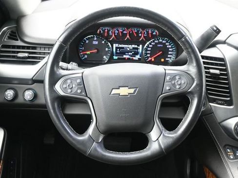 Used 2020 Chevrolet Suburban Premier AWD/4WD image 24