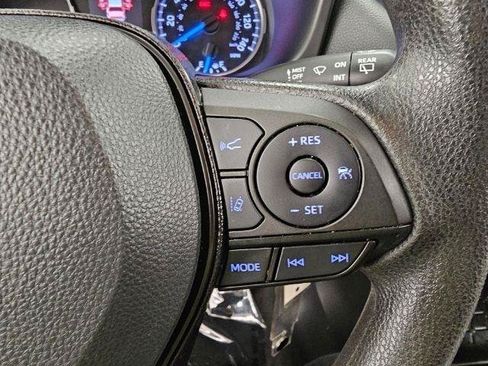 Used 2021 Toyota RAV4 LE AWD/4WD image 13