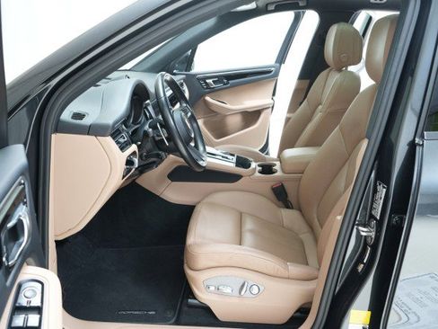 Used 2023 Porsche Macan AWD image 38