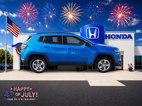 Used 2024 Jeep Compass Latitude AWD/4WD image 7