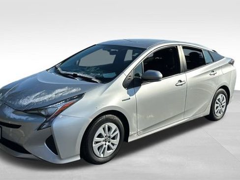 Used 2016 Toyota Prius Two image 2