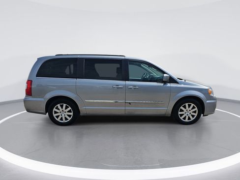 Used 2015 Chrysler Town & Country Touring FWD image 2
