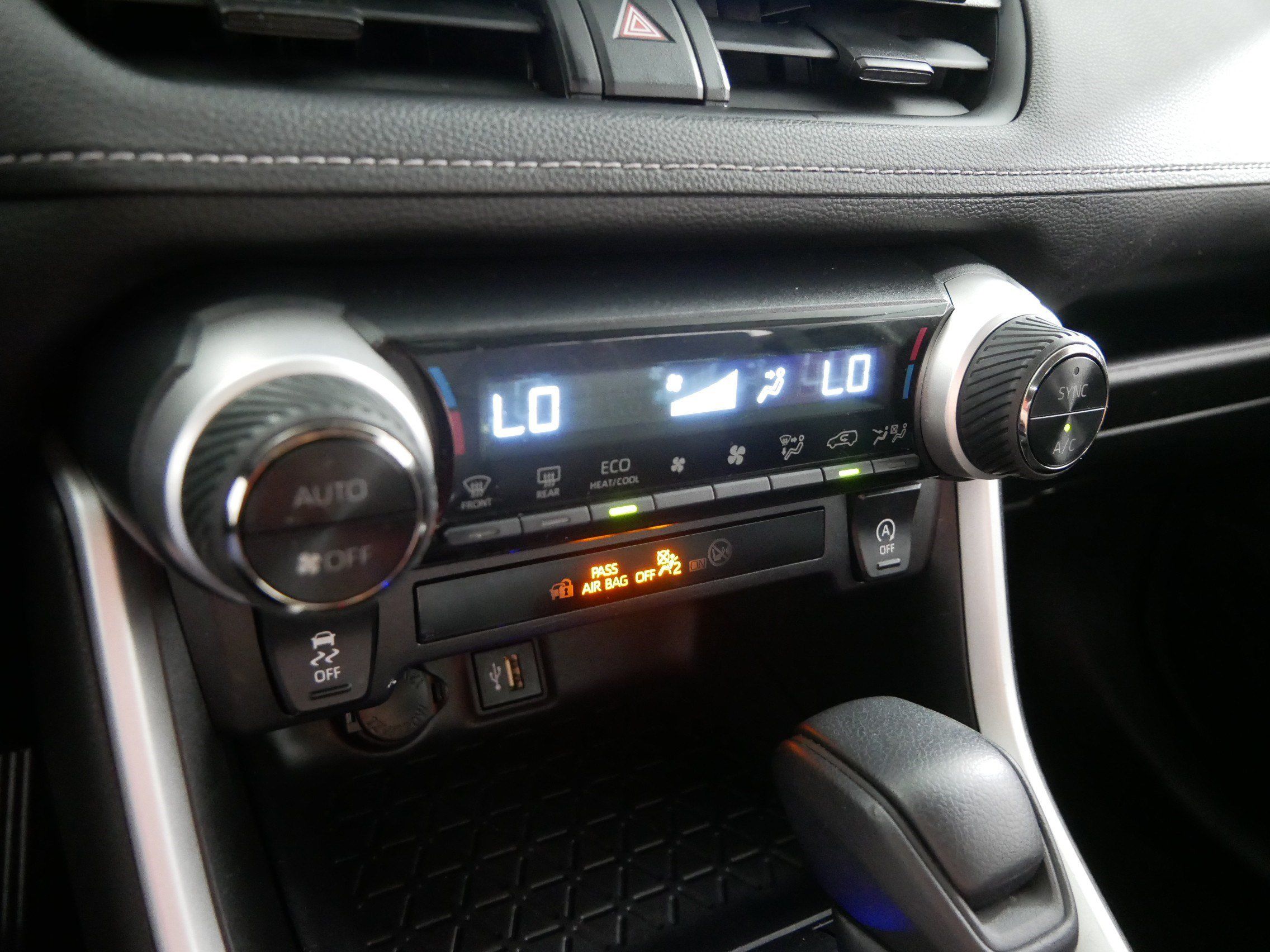 Used 2023 Toyota RAV4 XLE AWD/4WD image 23