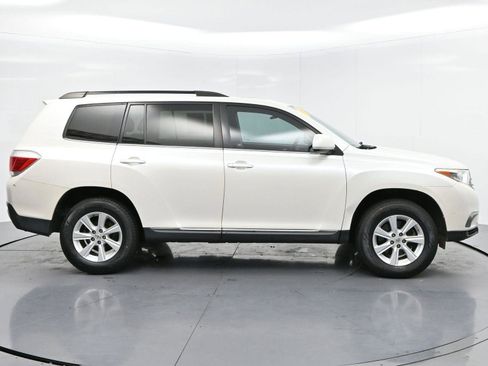 Used 2012 Toyota Highlander SE w/ Tow Pkg FWD image 8