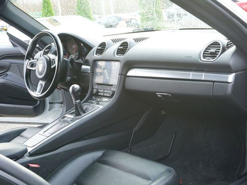 Used 2018 Porsche 718 Cayman Base image 15