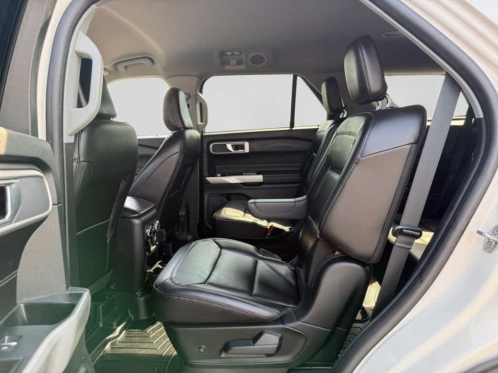 Used 2022 Ford Explorer XLT w/ Equipment Group 202A AWD/4WD image 37
