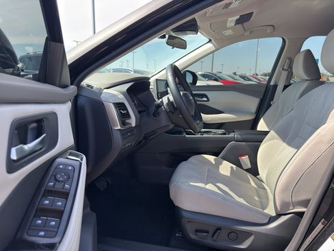 Certified 2025 Nissan Rogue SV AWD/4WD image 11