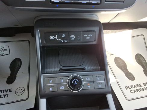 Used 2025 Hyundai Kona Limited image 18