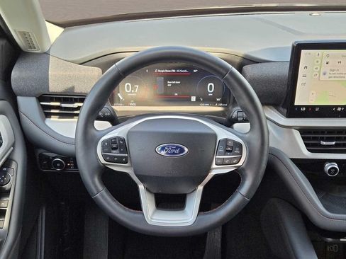 Used 2025 Ford Explorer Active w/ Active Comfort Package AWD/4WD image 18