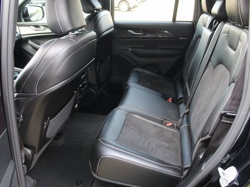 Used 2023 Jeep Grand Cherokee Altitude image 15