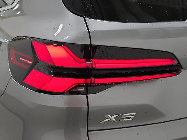 Certified 2024 BMW X5 xDrive40i w/ Premium Package AWD/4WD image 29