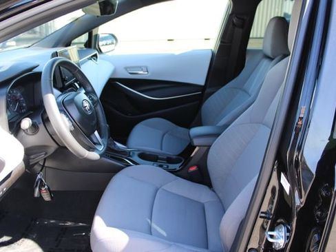 Used 2025 Toyota Corolla SE image 30