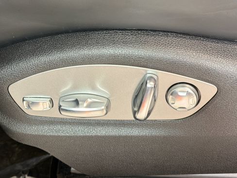 Certified 2026 Porsche Macan AWD/4WD image 25