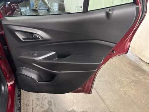 Used 2025 Chevrolet Trax LT FWD image 30