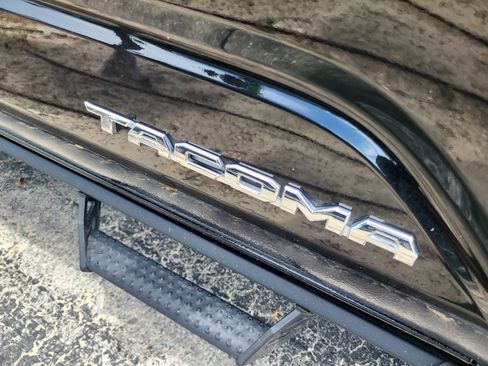 Used 2024 Toyota Tacoma SR5 AWD/4WD image 10