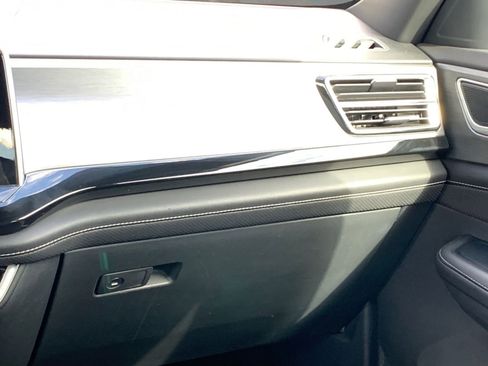 Used 2025 Volkswagen Atlas Cross Sport SE image 35