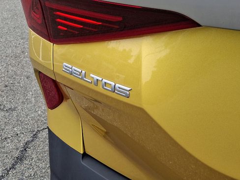 Used 2023 Kia Seltos S AWD/4WD image 16