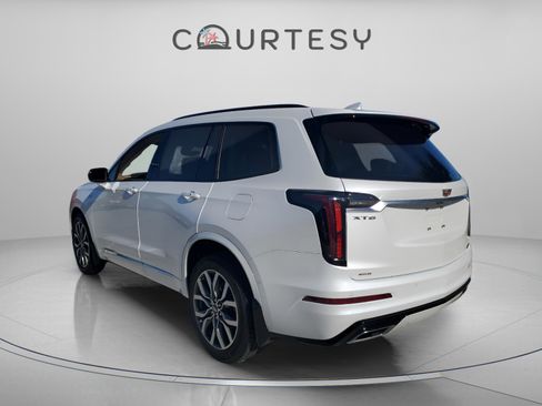 Used 2024 Cadillac XT6 Sport w/ Platinum Package image 2