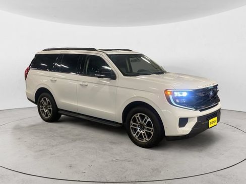 Used 2025 Ford Expedition Active AWD/4WD image 3