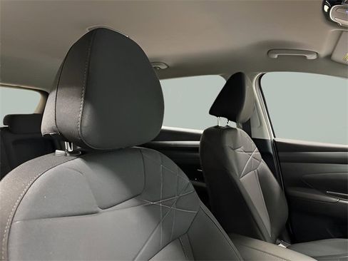 Used 2025 Hyundai Tucson SE image 14