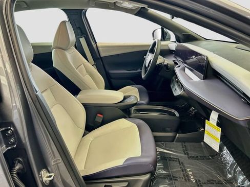 New 2026 Nissan Leaf SV+ w/ Floor Mat Package (SV+) FWD image 9