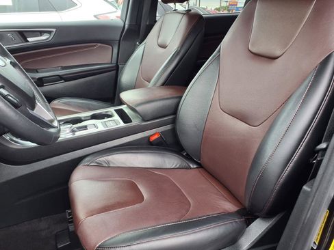 Used 2022 Ford Edge Titanium w/ Equipment Group 301A image 3