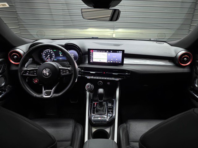 Used 2024 Alfa Romeo Tonale Veloce AWD/4WD image 12