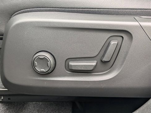 New 2025 Volvo XC40 B5 Core w/ Protection Package Premier image 22