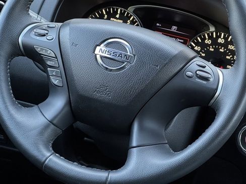 Used 2018 Nissan Pathfinder SV image 33